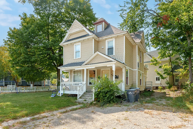 Building Photo - 805 Douglas Ave Unit 3 Rental