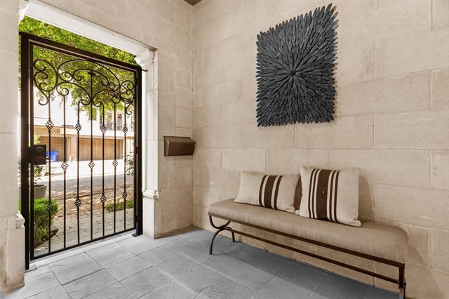 Photo - 2222 Worthington St