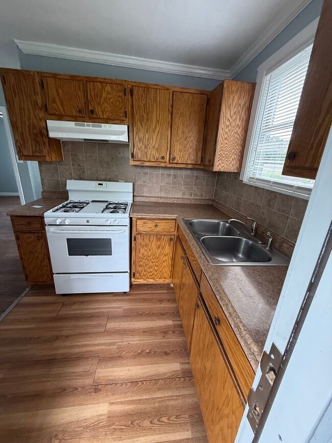 Building Photo - 2-Bedroom Asap move in! Unit 1/2