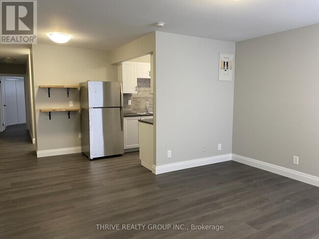 Photo - 106 King Edward Ave Unité 2