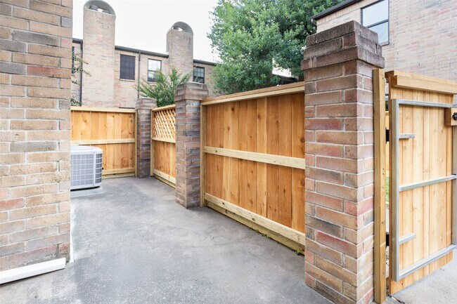 Photo - 9800 Pagewood Ln