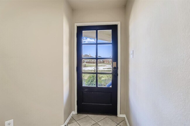 Photo - 503 Hawthorn Dr