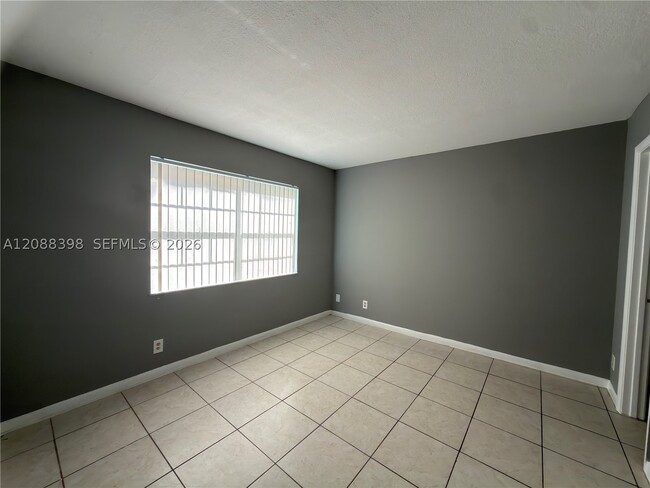 11448 NW 43rd St Unidad 11448