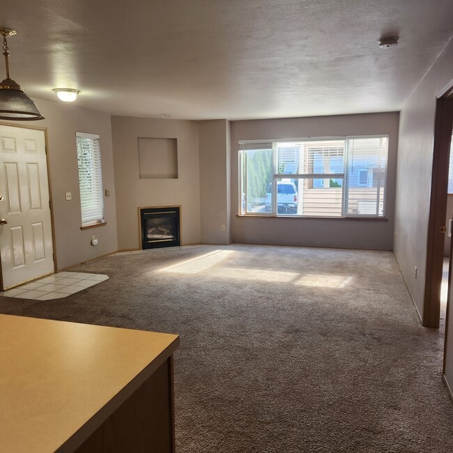 Building Photo - 3602A Michelle Ln Unit Quiet Downstairs 4-plex