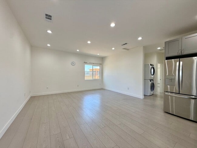 Photo - 10723 Rhodesia Ave