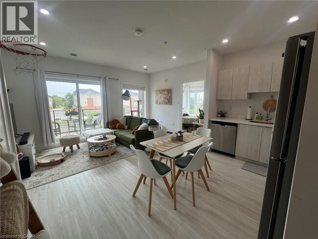 Photo - 408 Dundas St S Unit 403