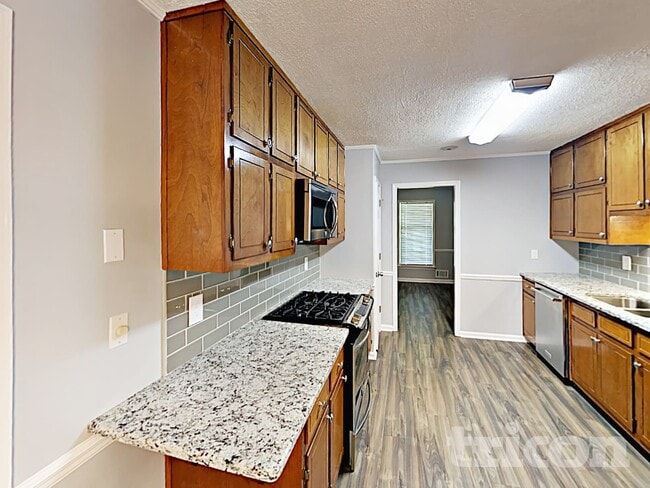 Photo - 33 Eva Ln