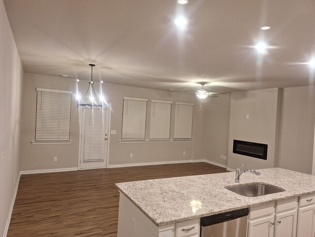 Photo - 220 Turner Ln