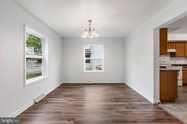 Photo - 354 W Main St