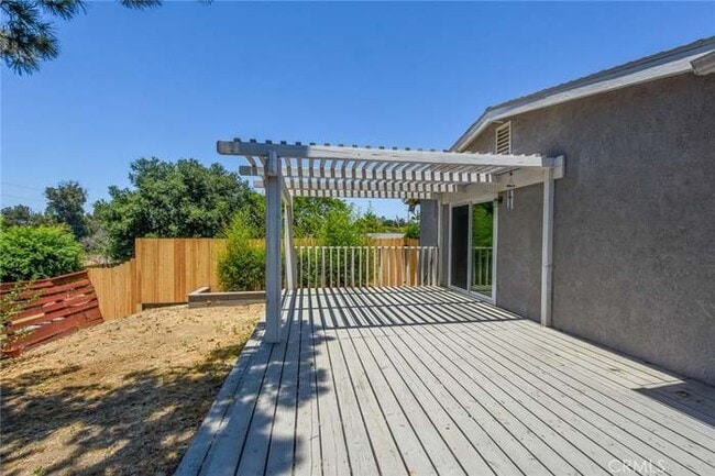 Photo - 835 Magarian Rd