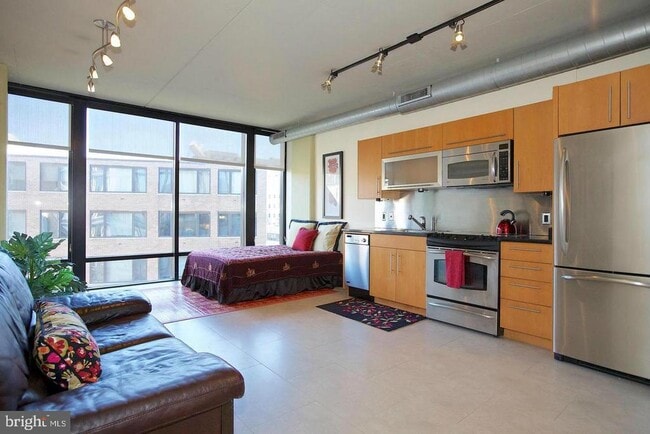 Building Photo - 1133 14th St NW Unit 905