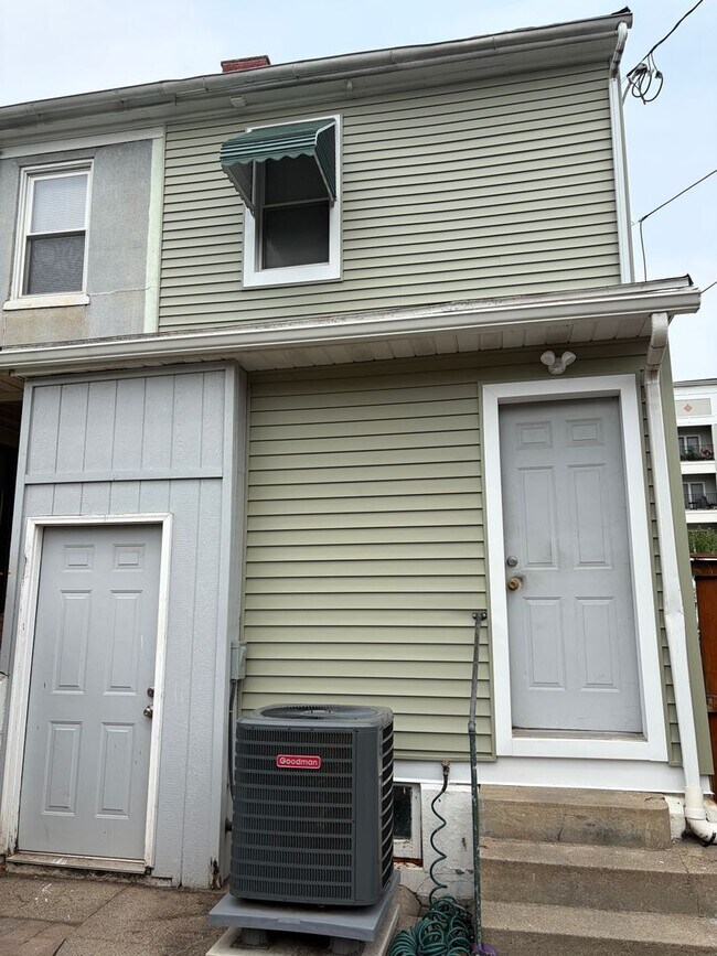 932 Hill Ave