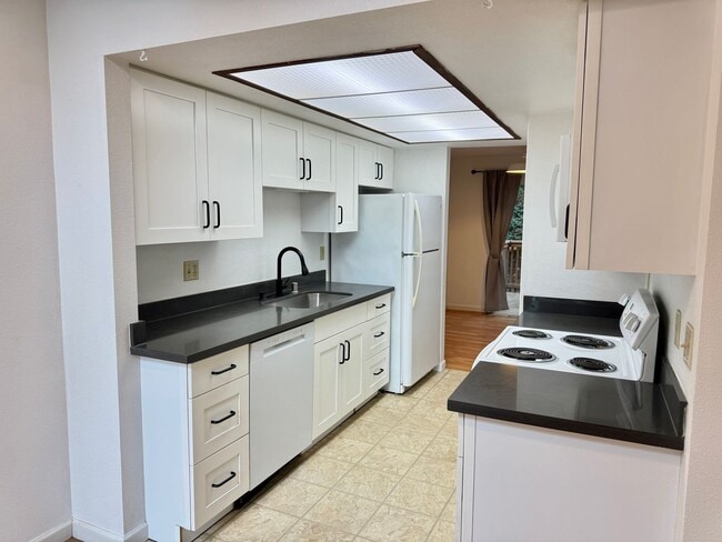 Photo - AK Duplex Unit 20th Ave NE (19659)