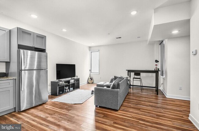 Building Photo - 2411 Kensington Ave Unit 209 Rental