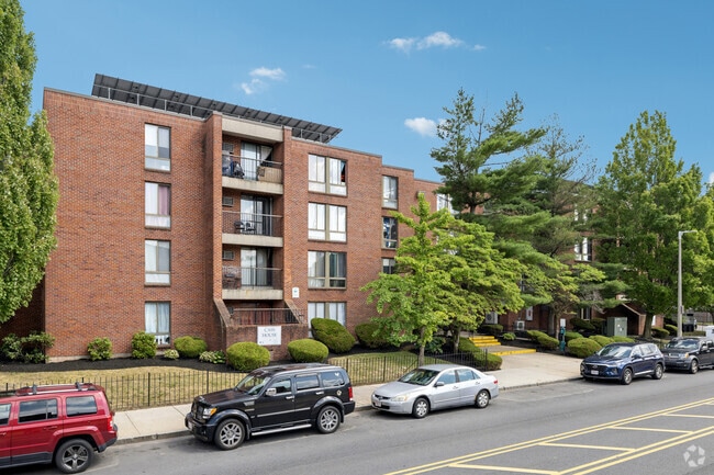 Building Photo - Roxbury Apartments