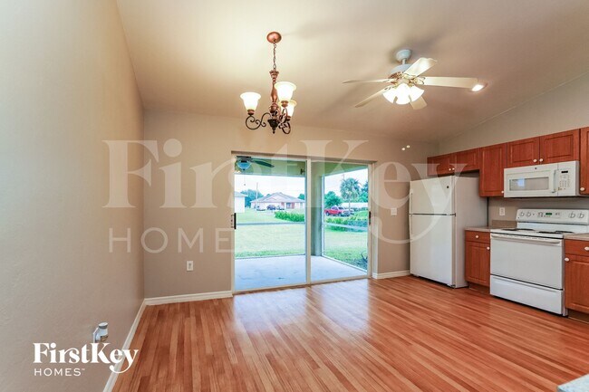 Photo - 3726 6th St W