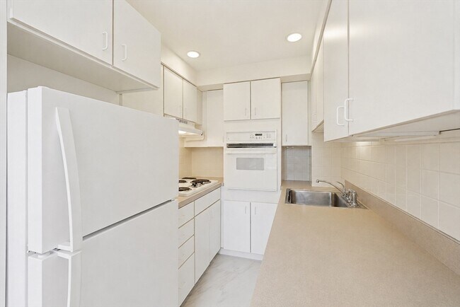 Photo - 988 Memorial Dr Unit 385