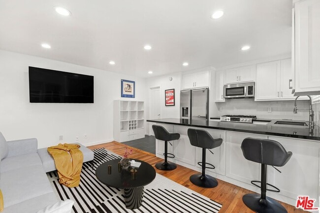 Building Photo - 927 Euclid St Unit B