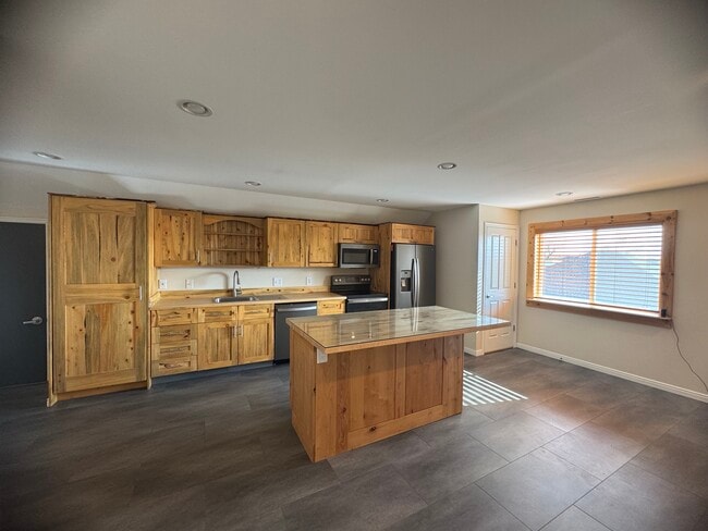 Photo - 5000 S Lincoln St