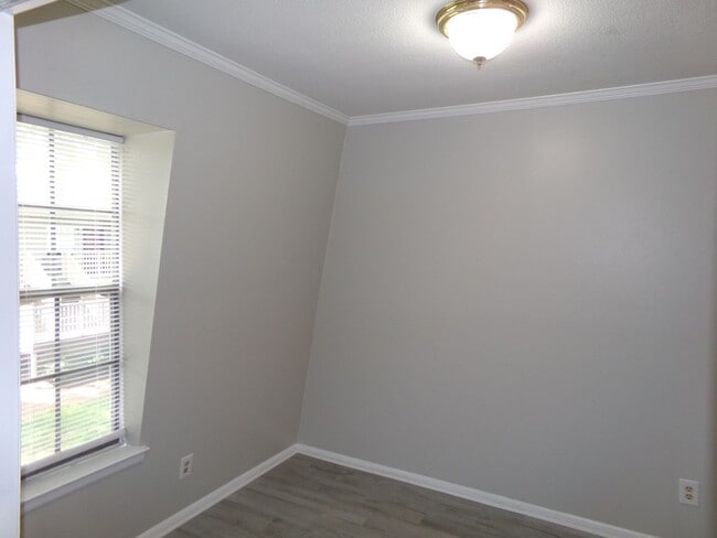 Photo - Salem Square Apartments