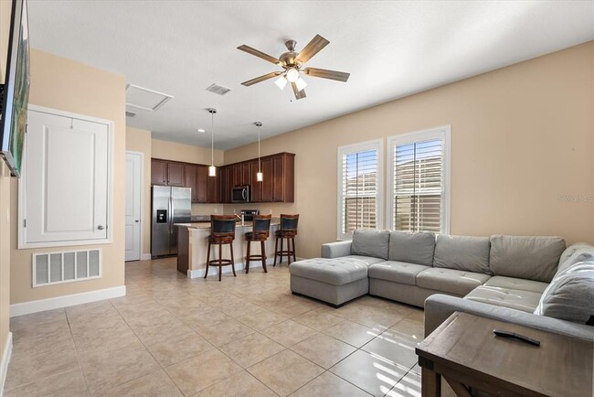 Photo - 6879 Arnoldson St