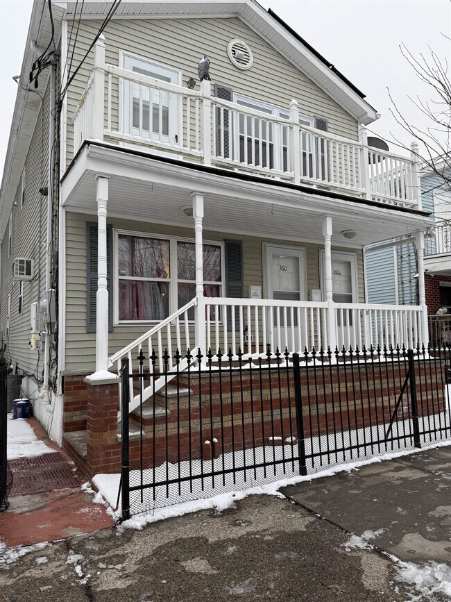 Building Photo - 360 Whiton St Unit 2 Rental