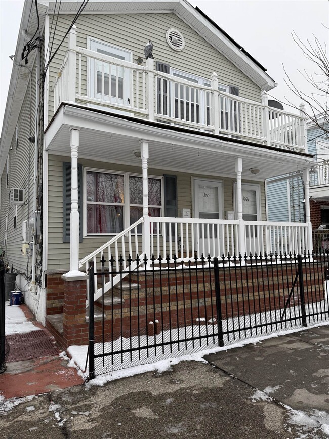 Photo - 360 Whiton St Apartment Unit 2