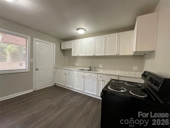 Photo - 520 Blendwood Dr