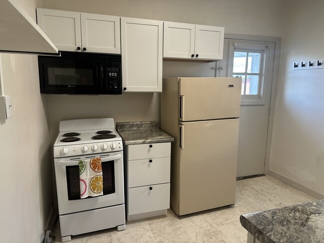 Photo - 617 Rhomberg Ave