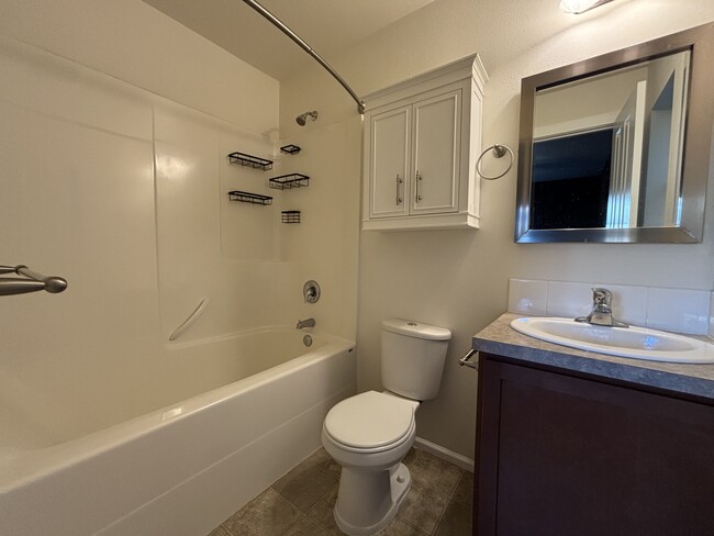 Photo - 7796 Kildare Loop NW