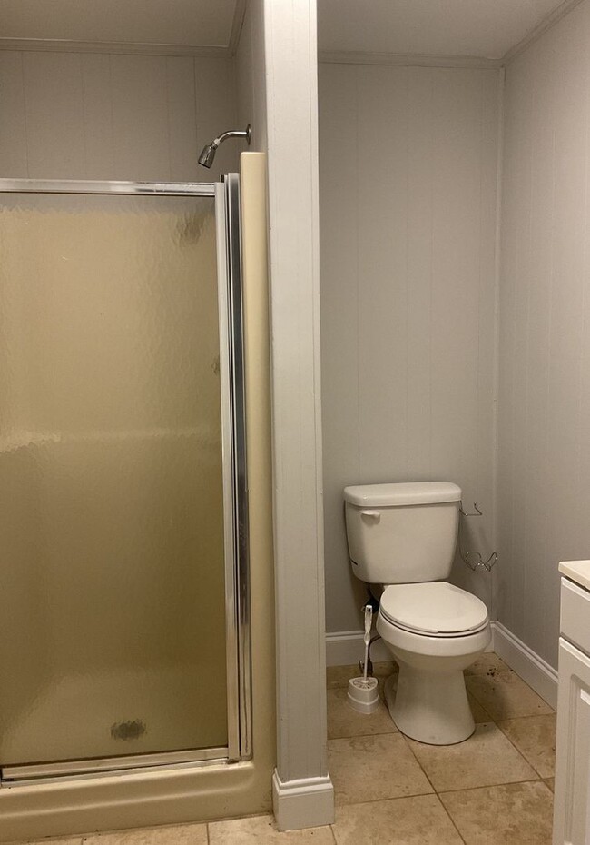 Photo - Available now!! Three bedroom, three full ... House