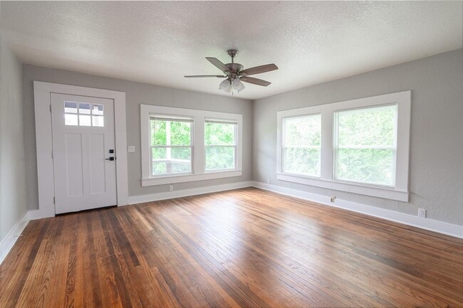 Photo - 329 Flores St