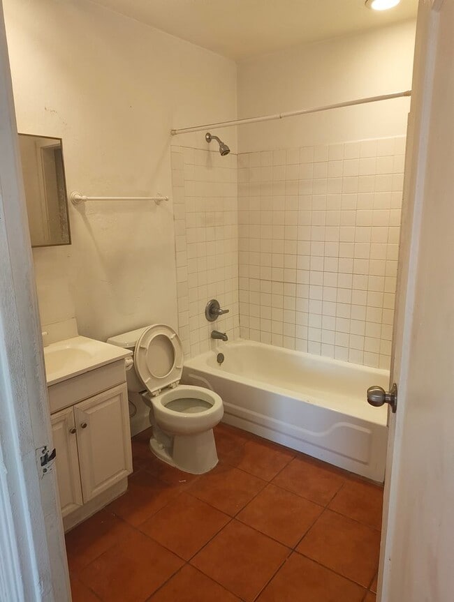 Available Now! - Available Now! Apartment