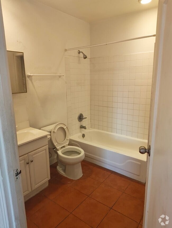 Building Photo - Available Now! Unit 3135 Fairmount Rental