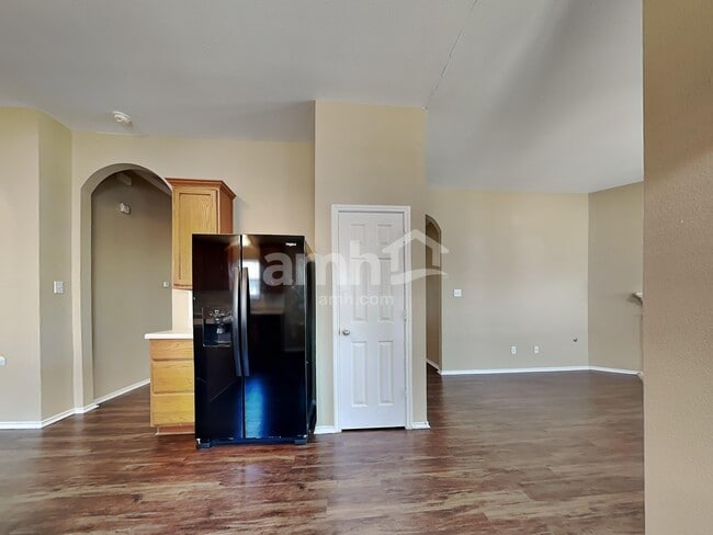 Photo - 265 Firwood N