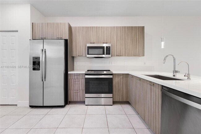 Photo - 6425 NW 103rd Pl Unidad 101