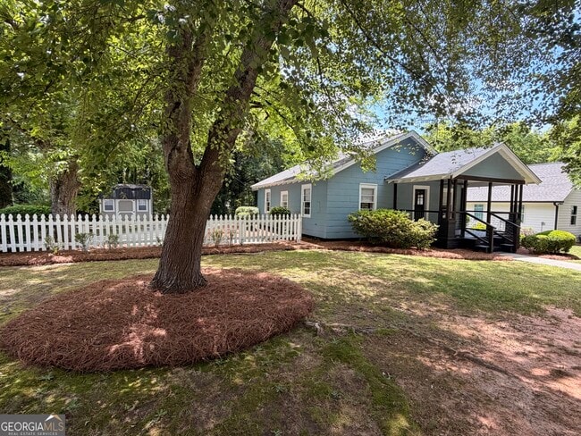 Photo - 136 E 5th St