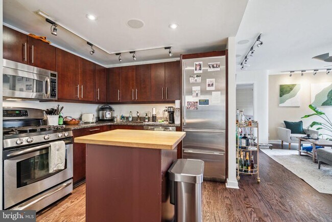 Photo - 219 S 18th St Unit 1412