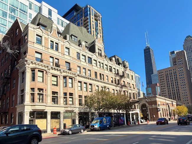 Photo - 102 W Chicago Ave Unidad S