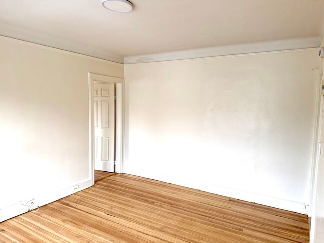 Building Photo - 44 Underhill St Unit 2W