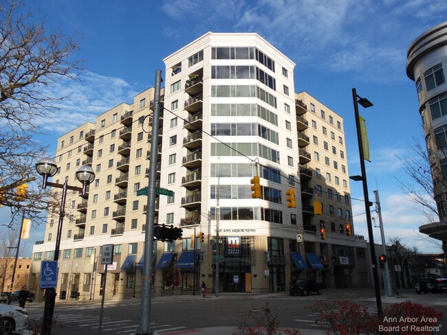 Building Photo - 111 N Ashley St Unit 901