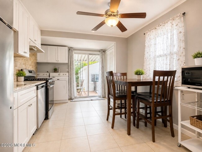 Photo - 162 Seabreeze Way