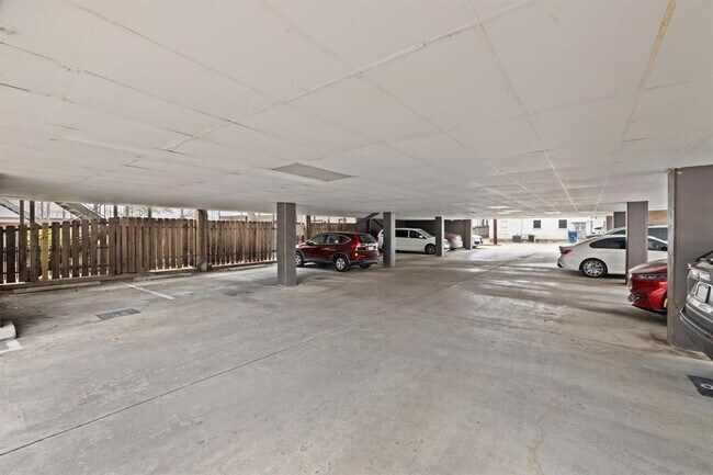 Photo - 203 E 31st St Unidad 308