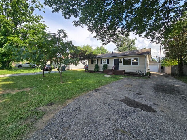 Photo - YOU CAN STOP YOUR SEARCH! Jeffersontown / Jtown Rental with 3 Bedrooms, 1 Full Baths, Ranch, 1 Ca...