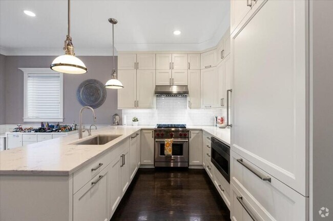 Building Photo - 2 bedroom in Chicago IL 60657 Unit 3 Rental