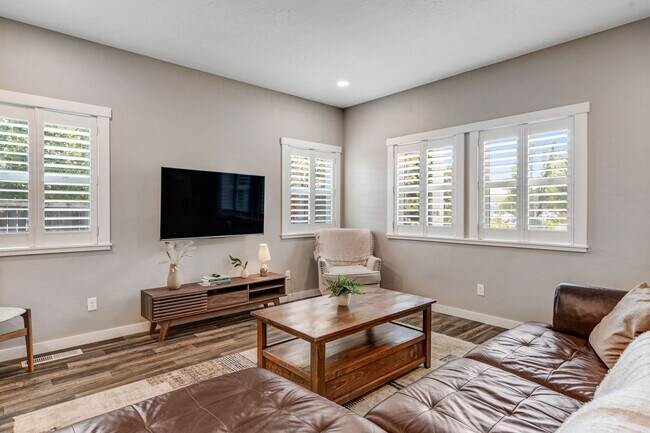 Photo - 1800 W Idaho St Unidad SI ID1324057P