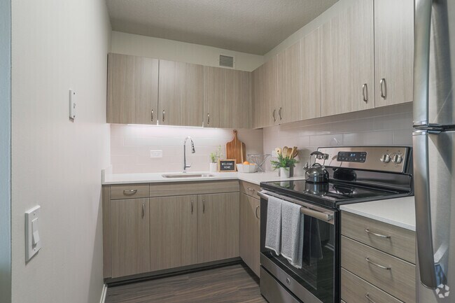 Studio, 1 BA - Kitchen - Elm Street Plaza