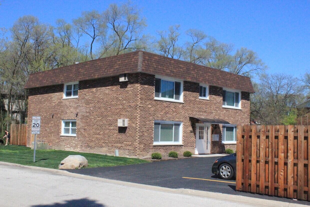 Photo - 9419 S 85th Ct (Hickory Hills, IL)