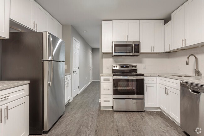 2BR, 1BA - 850 SF