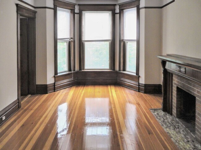 851 W Wellington Ave Unit 3